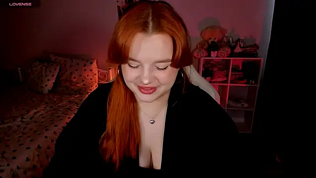 Snapshot of _Lisa_x chatting on 10/08/25, 11:19  Lisa x online show from 10/08/25, 11:19