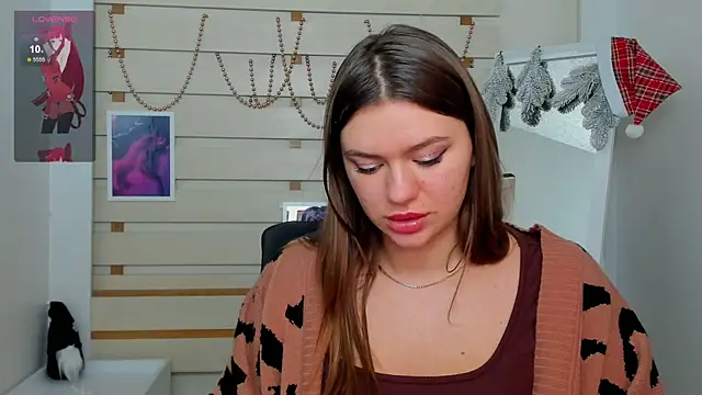 Snapshot of Josephine_Kiss chatting on 12/13/24, 02:16 Josephine Kiss online show from 12/13/24, 02:16