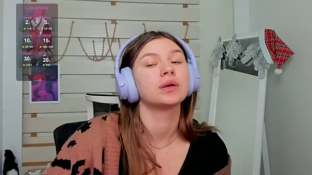 Snapshot of Josephine_Kiss chatting on 01/08/25, 04:33 Josephine Kiss online show from 01/08/25, 04:33