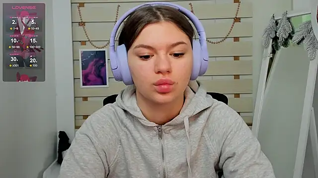 Snapshot of Josephine_Kiss chatting on 01/12/25, 09:08 Josephine Kiss online show from 01/12/25, 09:08