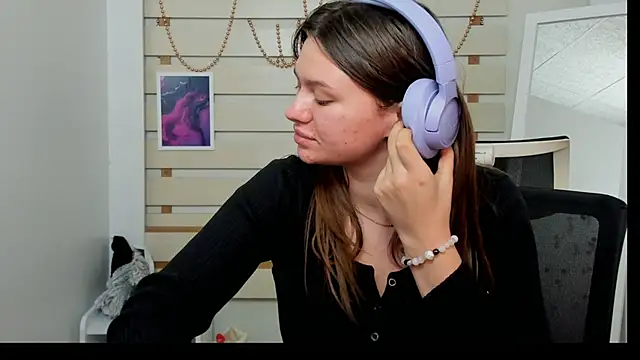 Snapshot of Josephine_Kiss chatting on 01/22/25, 06:10 Josephine Kiss online show from 01/22/25, 06:10