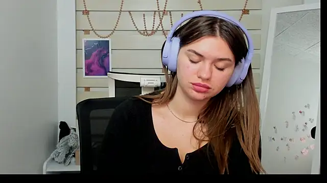 Snapshot of Josephine_Kiss chatting on 01/23/25, 10:01 Josephine Kiss online show from 01/23/25, 10:01