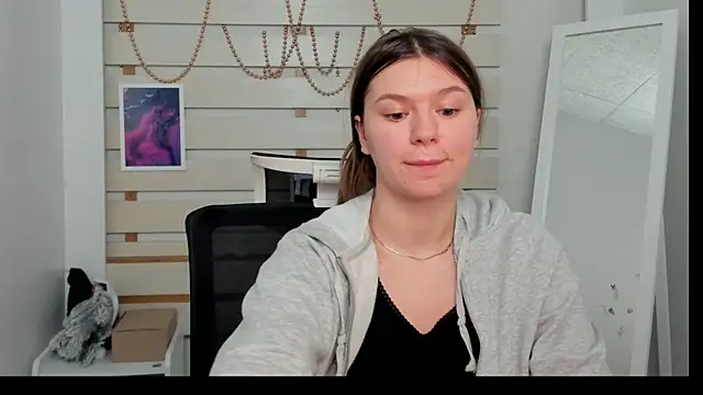 Snapshot of Josephine_Kiss chatting on 01/28/25, 01:08 Josephine Kiss online show from 01/28/25, 01:08