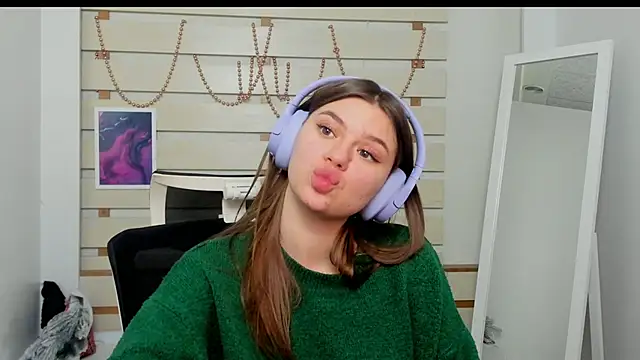 Snapshot of Josephine_Kiss chatting on 02/04/25, 10:24 Josephine Kiss online show from 02/04/25, 10:24