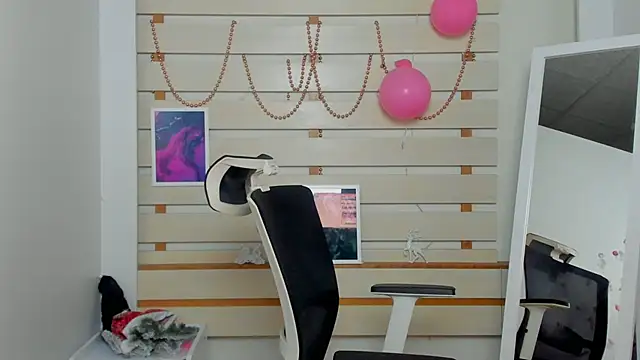 Snapshot of Josephine_Kiss chatting on 02/14/25, 03:11 Josephine Kiss online show from 02/14/25, 03:11