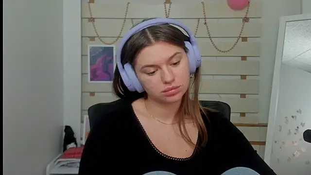 Snapshot of Josephine_Kiss chatting on 02/23/25, 10:28 Josephine Kiss online show from 02/23/25, 10:28