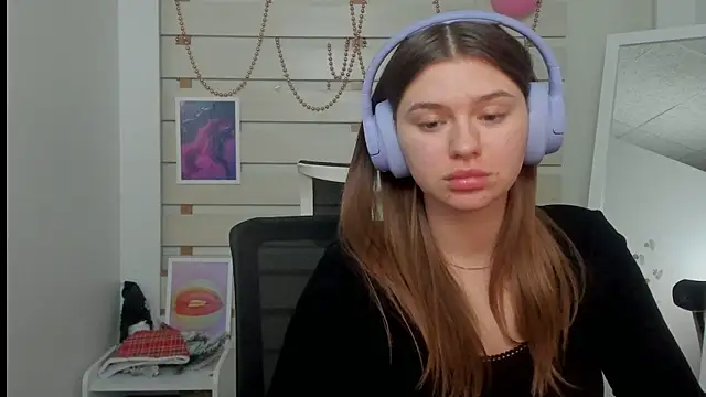 Snapshot of Josephine_Kiss chatting on 02/23/25, 04:35 Josephine Kiss online show from 02/23/25, 04:35