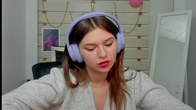 Snapshot of Josephine_Kiss chatting on 02/24/25, 04:15 Josephine Kiss online show from 02/24/25, 04:15