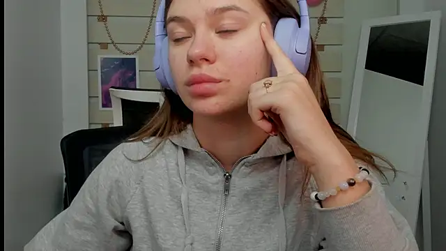 Snapshot of Josephine_Kiss chatting on 02/25/25, 12:45 Josephine Kiss online show from 02/25/25, 12:45