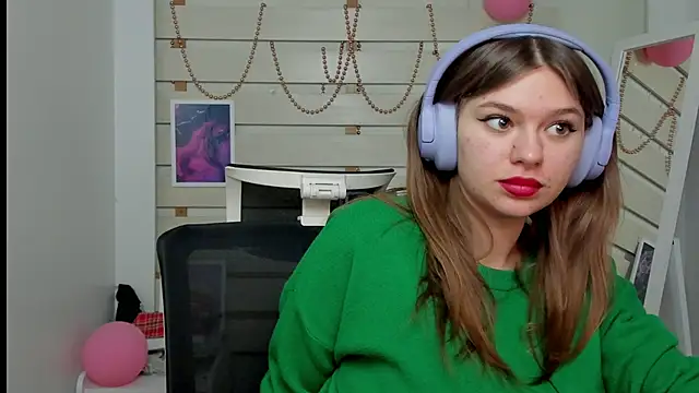 Snapshot of Josephine_Kiss chatting on 02/27/25, 10:37 Josephine Kiss online show from 02/27/25, 10:37