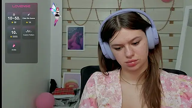 Snapshot of Josephine_Kiss chatting on 03/08/25, 07:49 Josephine Kiss online show from 03/08/25, 07:49