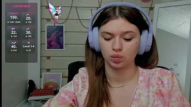 Snapshot of Josephine_Kiss chatting on 03/08/25, 05:43 Josephine Kiss online show from 03/08/25, 05:43