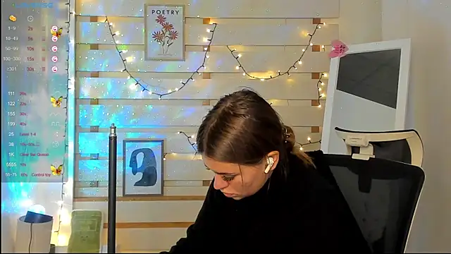 Snapshot of Josephine_Kiss chatting on 10/20/25, 01:11 Josephine Kiss online show from 10/20/25, 01:11