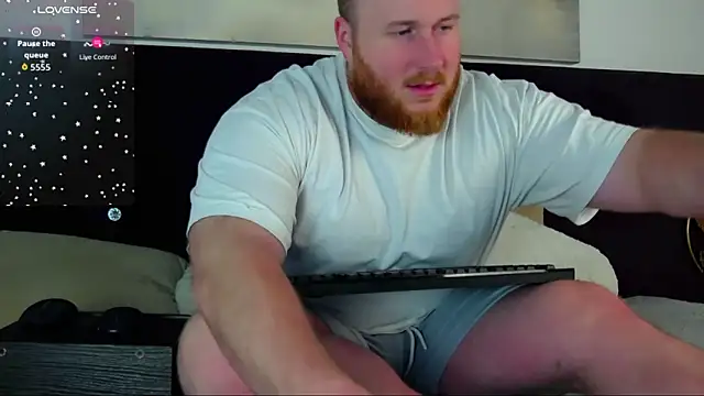 Snapshot of RoddyStill chatting on 12/15/25, 09:24 RoddyStill online show from 12/15/25, 09:24