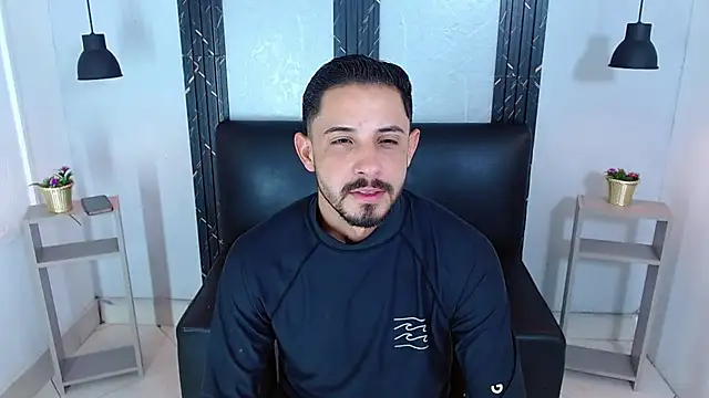 Snapshot of Erick_Wall chatting on 07/16/26, 02:17 Erick Wall online show from 07/16/26, 02:17