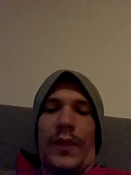 Snapshot of YoungDick25 chatting on 09/17/25, 05:31 YoungDick25 online show from 09/17/25, 05:31