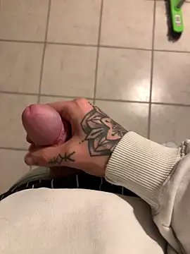 Snapshot of YoungDick25 chatting on 10/30/25, 09:59 YoungDick25 online show from 10/30/25, 09:59