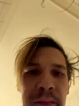 Snapshot of YoungDick25 chatting on 10/31/25, 09:16 YoungDick25 online show from 10/31/25, 09:16