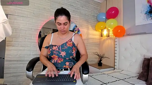 Snapshot of sussy__stone chatting on 05/14/26, 12:12 sussy stone online show from 05/14/26, 12:12