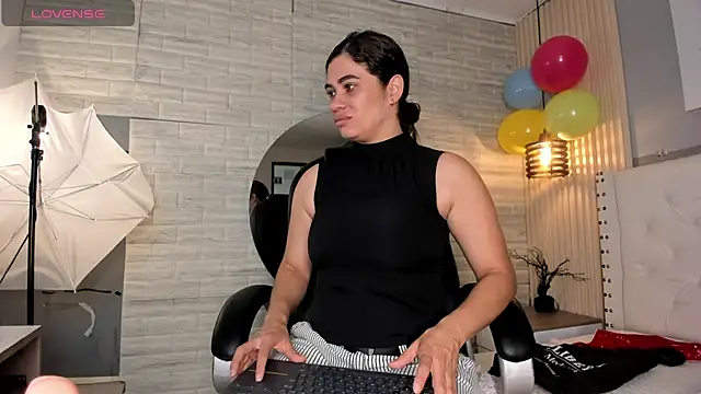 Snapshot of sussy__stone chatting on 05/15/26, 12:01 sussy stone online show from 05/15/26, 12:01