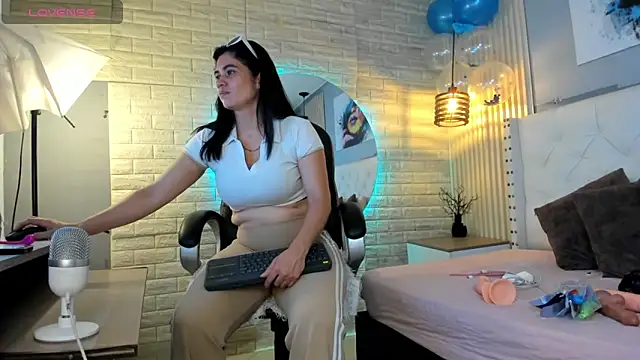 Snapshot of sussy__stone chatting on 06/13/26, 11:52 sussy stone online show from 06/13/26, 11:52