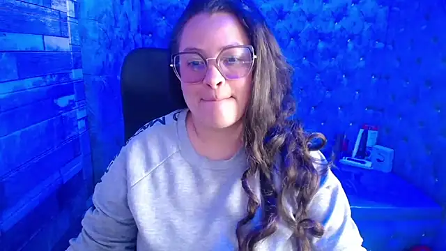 Snapshot of SaraThomso chatting on 09/18/25, 03:30 SaraThomso online show from 09/18/25, 03:30