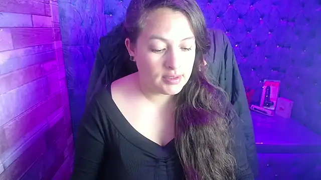 Snapshot of SaraThomso chatting on 09/20/25, 03:29 SaraThomso online show from 09/20/25, 03:29