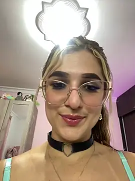 caroline jonson online show from 12/15/24, 08:15