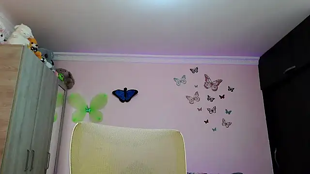 caroline jonson online show from 09/20/25, 02:29