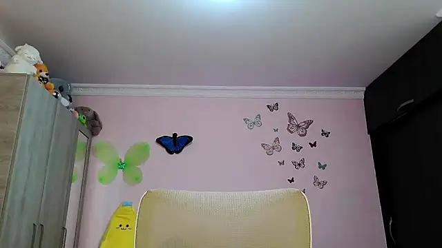 caroline jonson online show from 10/10/25, 04:39