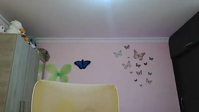 caroline jonson online show from 10/30/25, 09:37