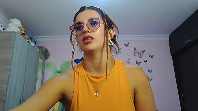 caroline jonson online show from 11/18/25, 07:29