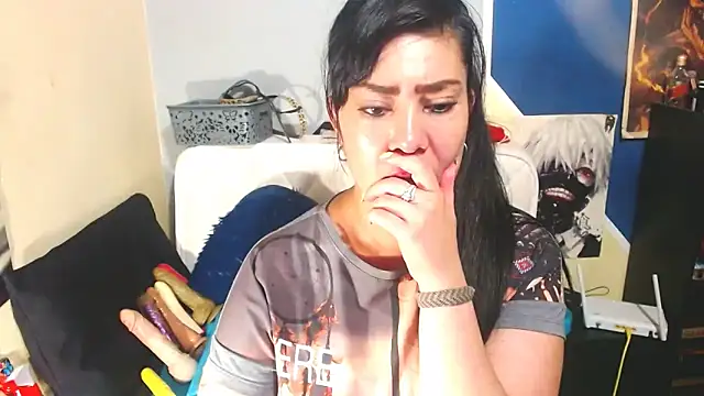 Snapshot of luisahott chatting on 12/16/25, 08:25 luisahott online show from 12/16/25, 08:25