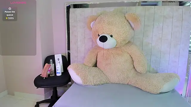 Snapshot of Danna_777_ chatting on 10/14/25, 08:09 Danna 777  online show from 10/14/25, 08:09