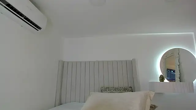 Shelynna azzul online show from 01/16/25, 07:41