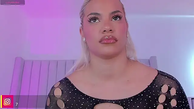 Snapshot of Shelynna_azzul chatting on 11/06/25, 07:37 Shelynna azzul online show from 11/06/25, 07:37