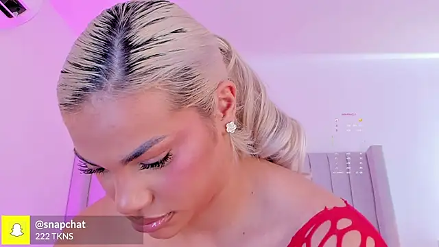 Snapshot of Shelynna_azzul chatting on 11/11/25, 08:20 Shelynna azzul online show from 11/11/25, 08:20