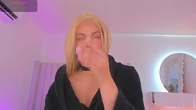 Snapshot of Shelynna_azzul chatting on 11/27/25, 08:11 Shelynna azzul online show from 11/27/25, 08:11