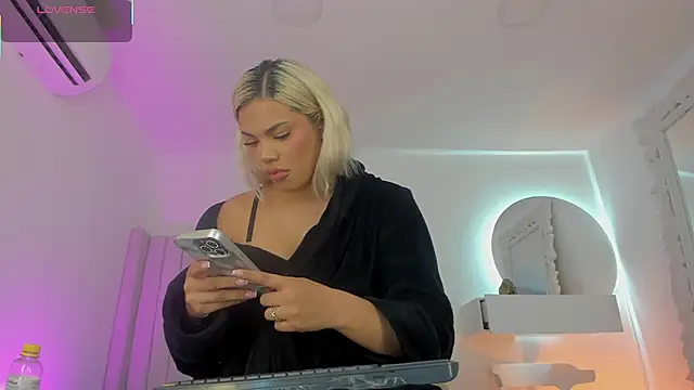 Snapshot of Shelynna_azzul chatting on 11/30/25, 07:40 Shelynna azzul online show from 11/30/25, 07:40