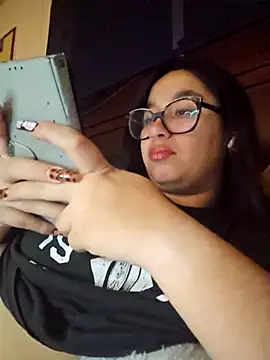 Snapshot of Emma_spa69 chatting on 12/17/25, 09:32 Emma spa69 online show from 12/17/25, 09:32