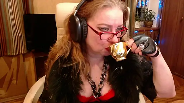 Snapshot of Miss_Tress chatting on 02/07/26, 09:51 Miss Tress online show from 02/07/26, 09:51