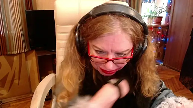 Snapshot of Miss_Tress chatting on 05/16/26, 05:04 Miss Tress online show from 05/16/26, 05:04