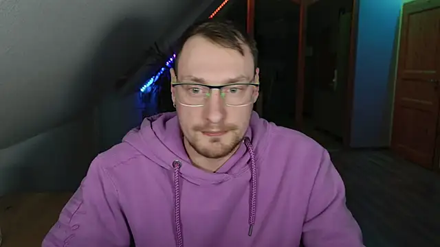 Snapshot of Relsxboy chatting on 02/18/25, 11:08 Relsxboy online show from 02/18/25, 11:08