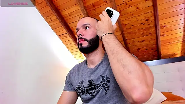 Tom Bailey online show from 10/04/25, 12:58