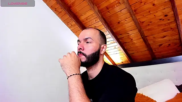 Tom Bailey online show from 10/12/25, 03:33