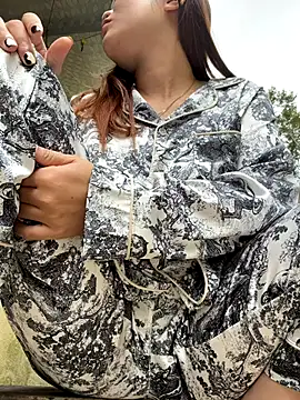 Snapshot of Emily_9xx chatting on 10/25/25, 04:20 Emily 9xx online show from 10/25/25, 04:20