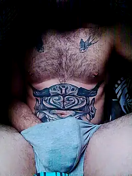 Snapshot of bearguy998 chatting on 12/24/24, 09:06 bearguy998 online show from 12/24/24, 09:06
