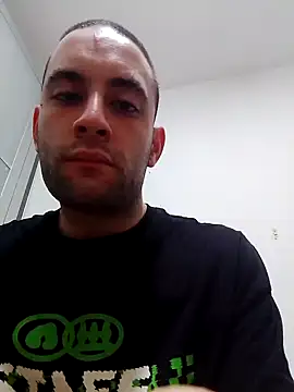Snapshot of bearguy998 chatting on 02/08/25, 07:27 bearguy998 online show from 02/08/25, 07:27
