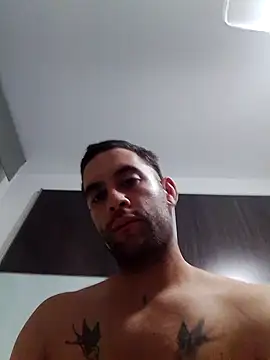 Snapshot of bearguy998 chatting on 09/22/25, 12:34 bearguy998 online show from 09/22/25, 12:34