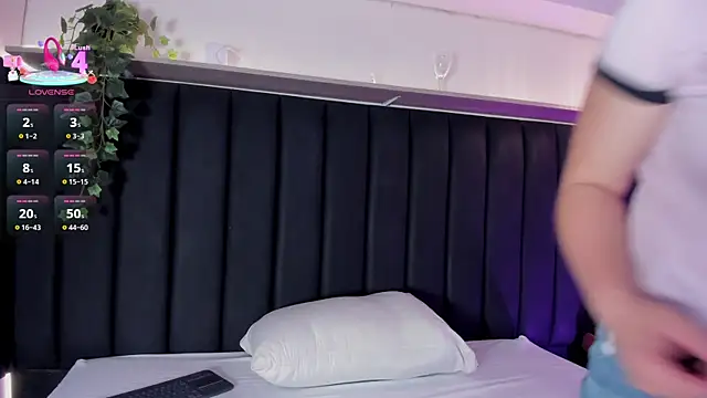 Snapshot of AllisonRoberts_ chatting on 09/14/25, 01:27 AllisonRoberts online show from 09/14/25, 01:27